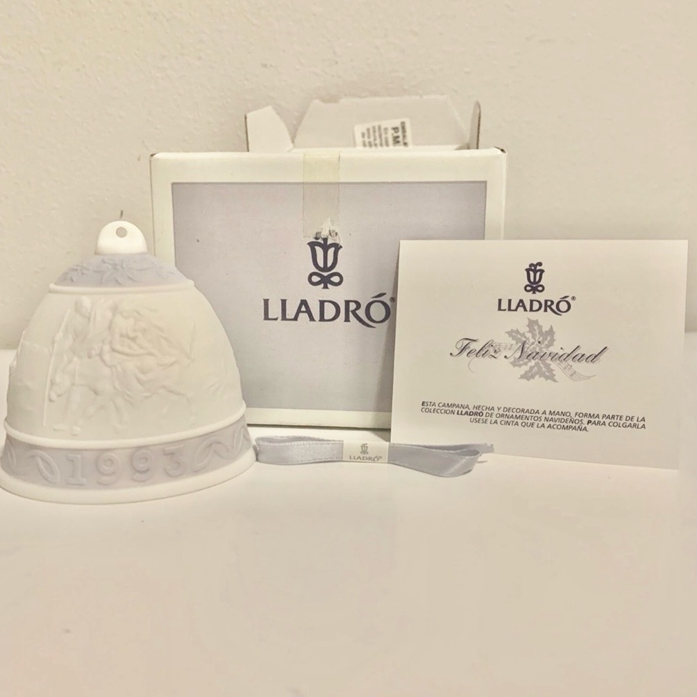 Vintage LLADRO 1993 Porcelain Annual Christmas Ornament Bell Campanita Navidad